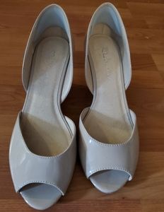 Nude patent leather Chinese Laundry wedges